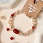 Red agate beaded bracelet, high-value light luxury niche design, delicate cold Chinese style New Year wrist jewelry.