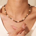 French high-contrast color round stone necklace, minimalist ethnic beaded clavicle chain, new versatile neck accessories